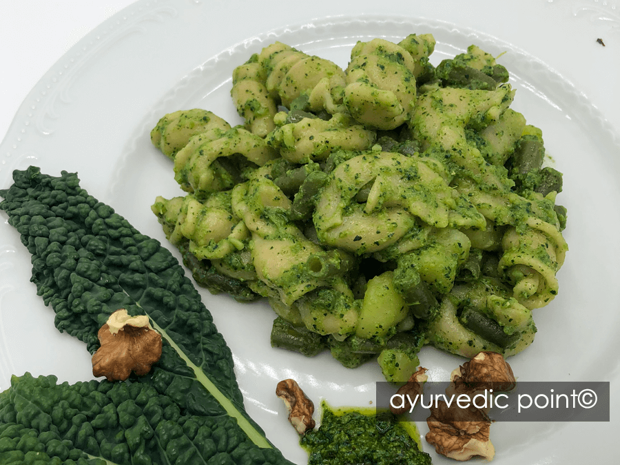 Gigli con Pesto di Cavolo Nero - ricetta ayurvedica vegetariana di settembre | Ayurvedic Point©, Milano