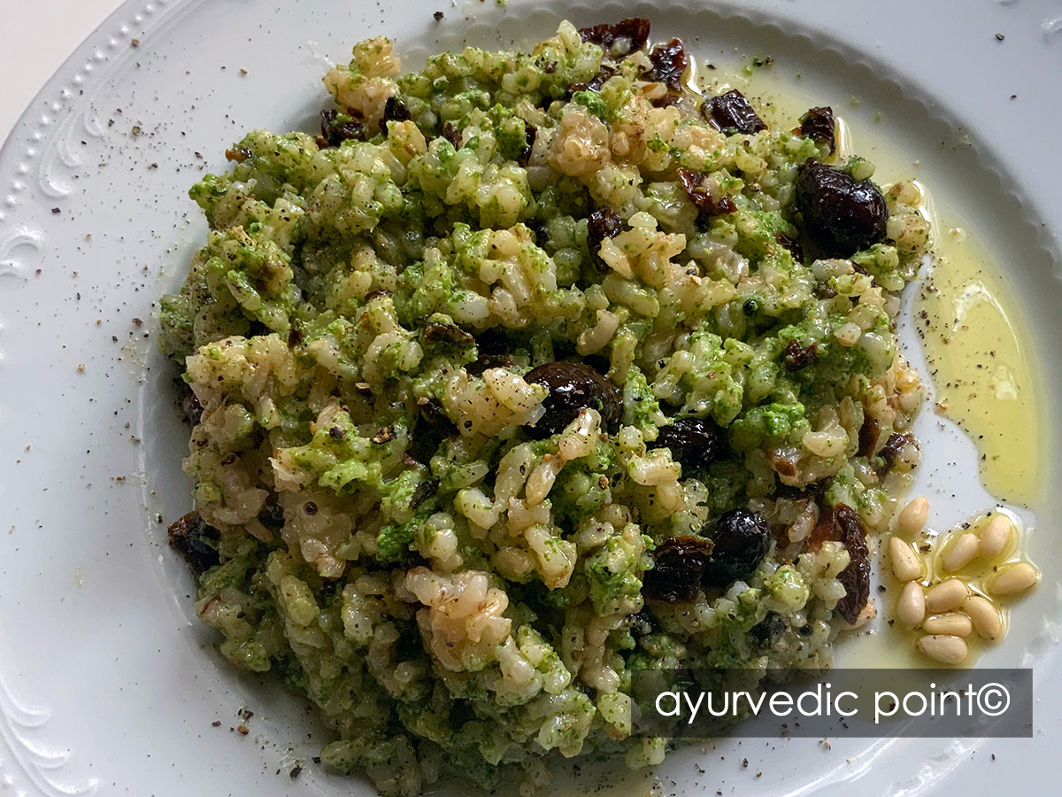 Riso al pesto di rucola pomodorini olive ricetta ayurvedica vegetariana tridosha