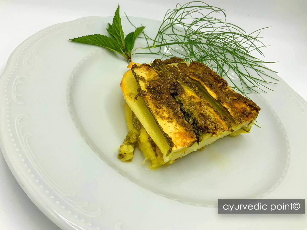 Patate e zucchine al forno con pesto di aromatiche | Ayurvedic Point©