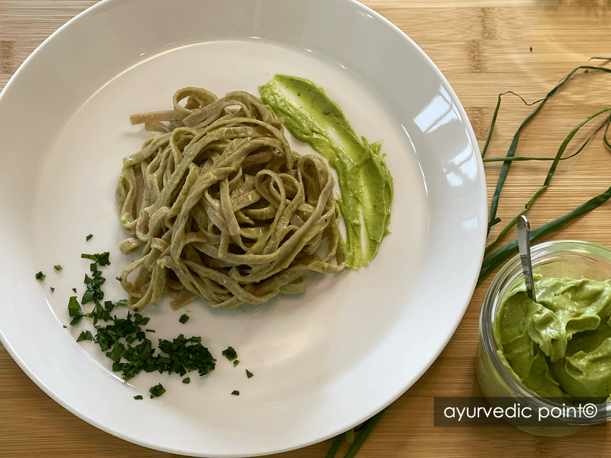 Ricetta ayurvedica pesto di avocado e erbe aromatiche | Ayurvedic Point©, Milano