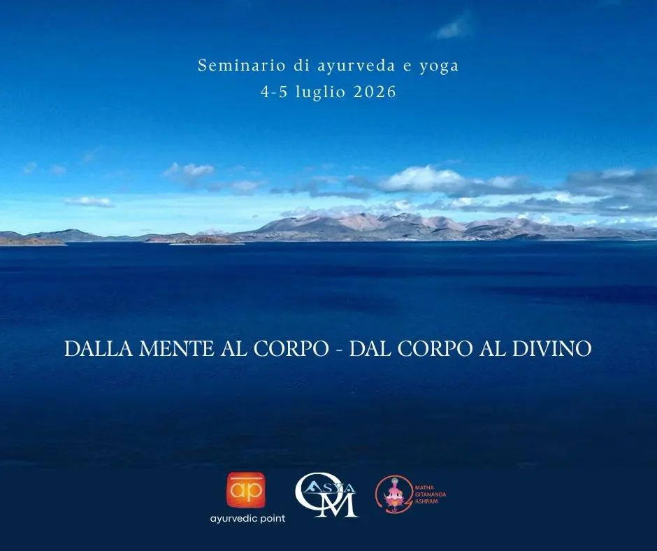 Vista sul lago e sulle montagne – immagine evocativa del seminario di Yoga e Āyurveda "Dalla mente al corpo, dal corpo al divino", 4-5 luglio 2026
